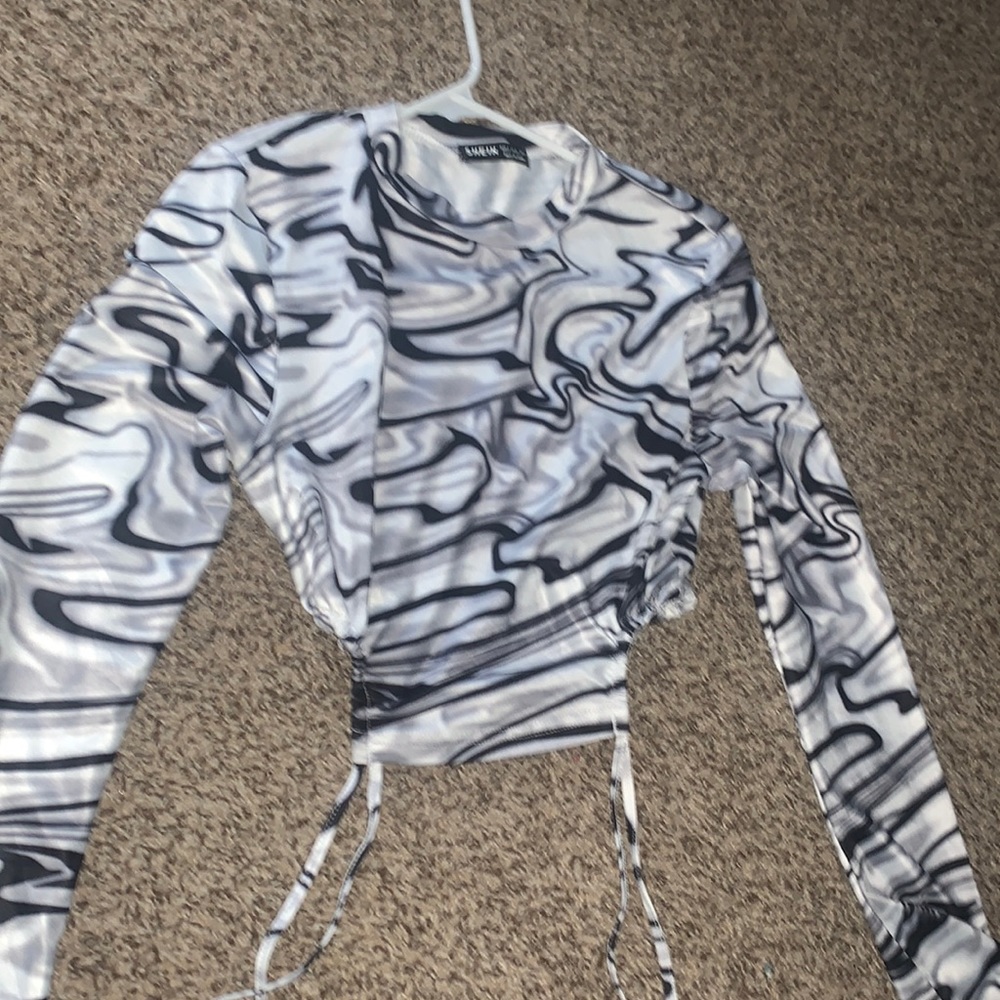 SHEIN Multi colored black and white cropped scrunch crop top